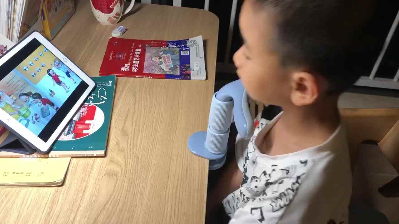 观看数学绘本—双胞胎兄弟