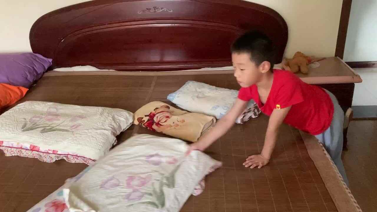 整理床铺.MOV