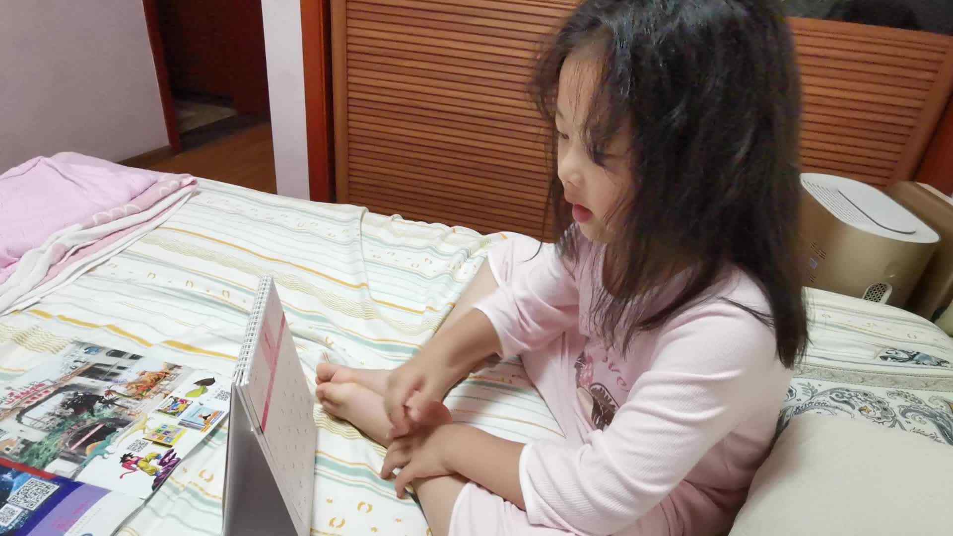 大B班冯瑞雪认识日历月数天数.mp4