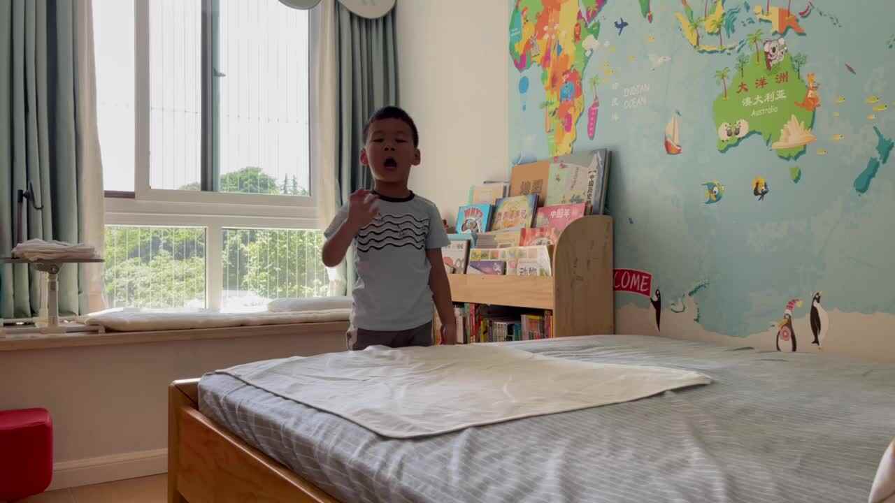 整理床铺和衣柜