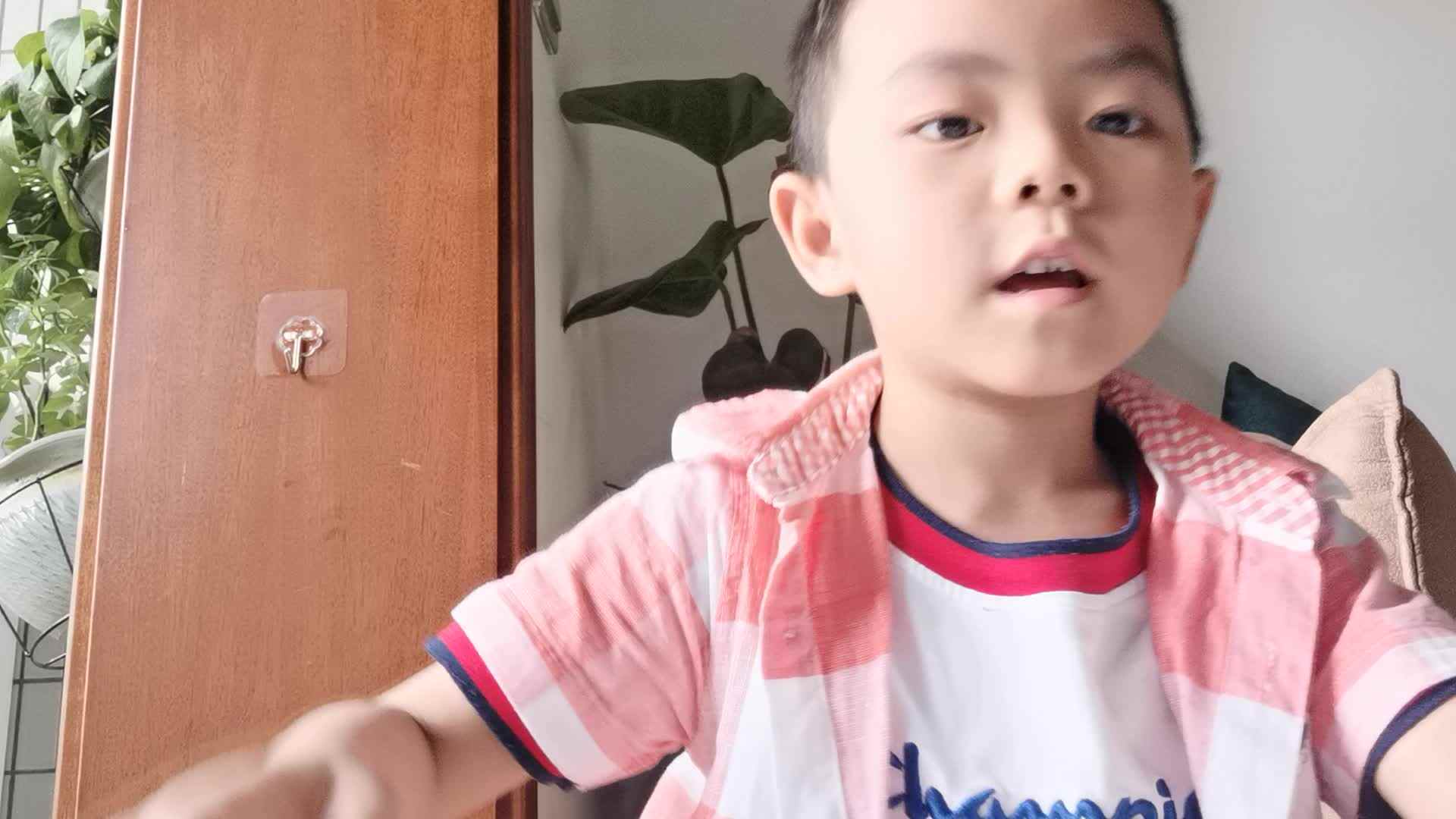 VID_20210605_大C班黄钰轩-综合练英语