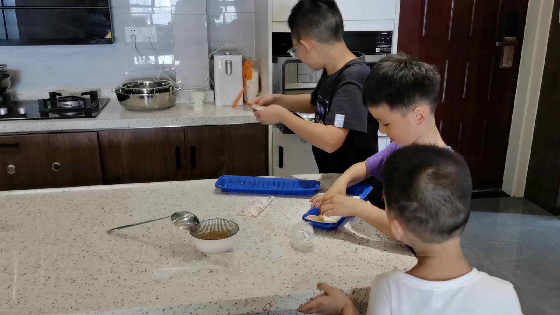 学前A班 刘子轩 “美妙神奇晚餐”制作过程
