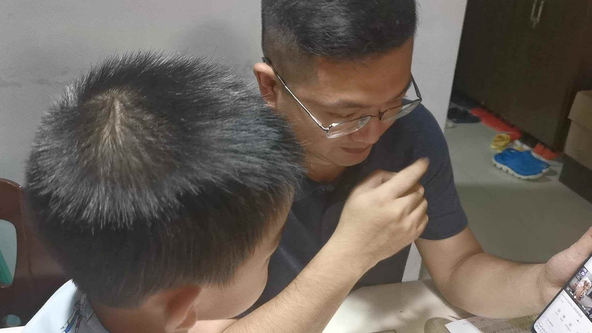 VID_20210626白梓辉观看动物收容所视频.mp4