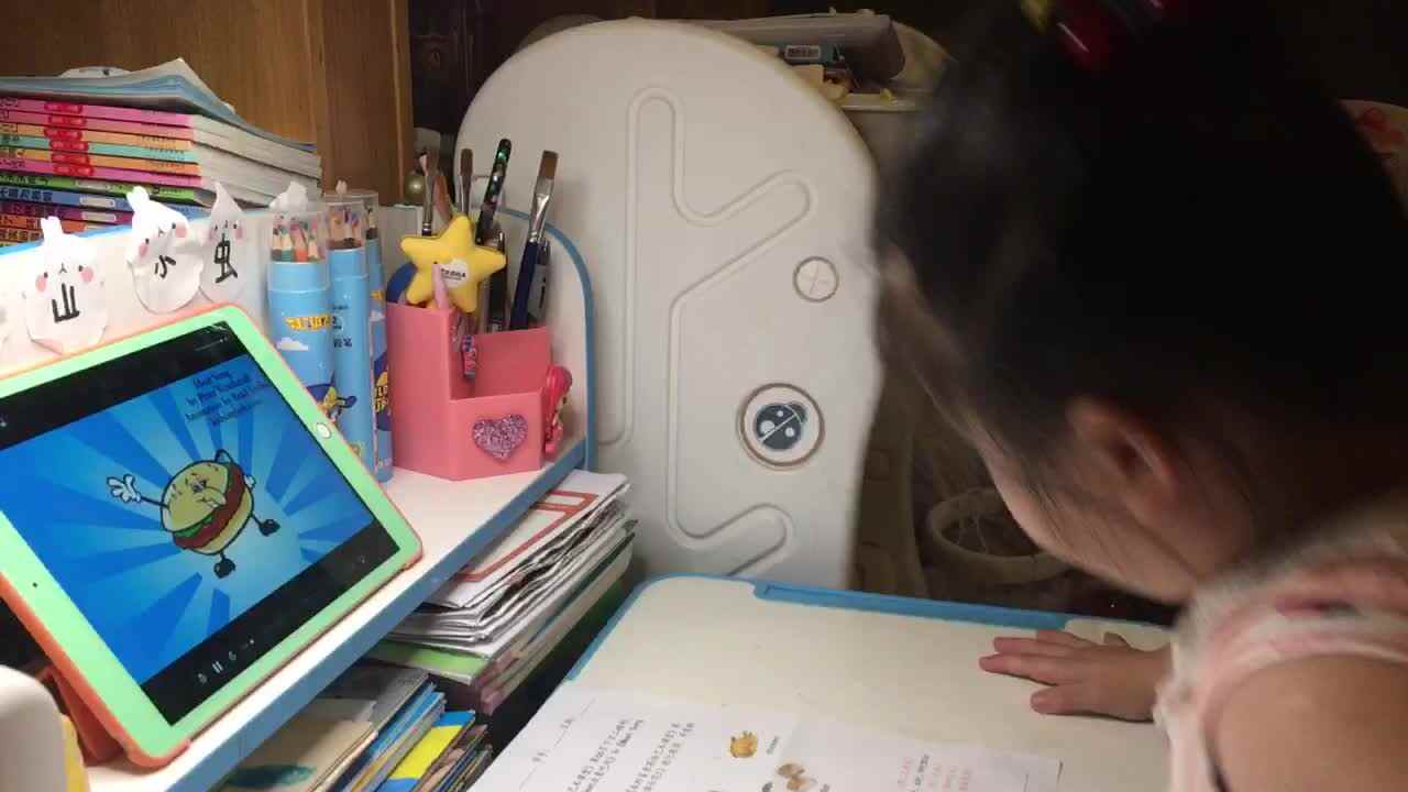 2021.6.16实验1班李泫孜观看英语视频