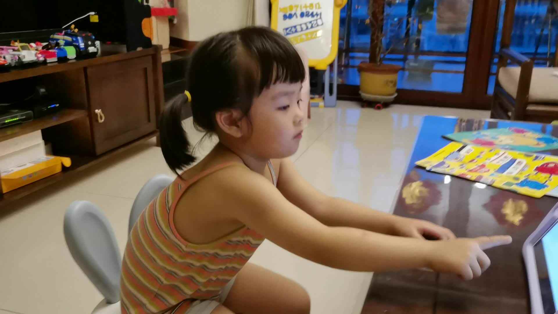 2021.7.7侯奕帆闯关练习律动《拍拍小手》