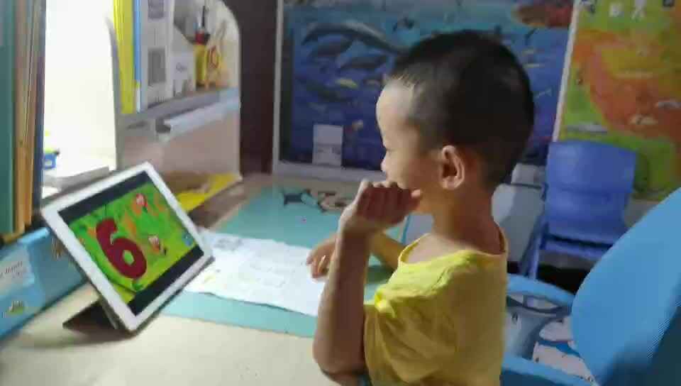 .观看英文儿歌《couting from 1-20数数1-20》mp4