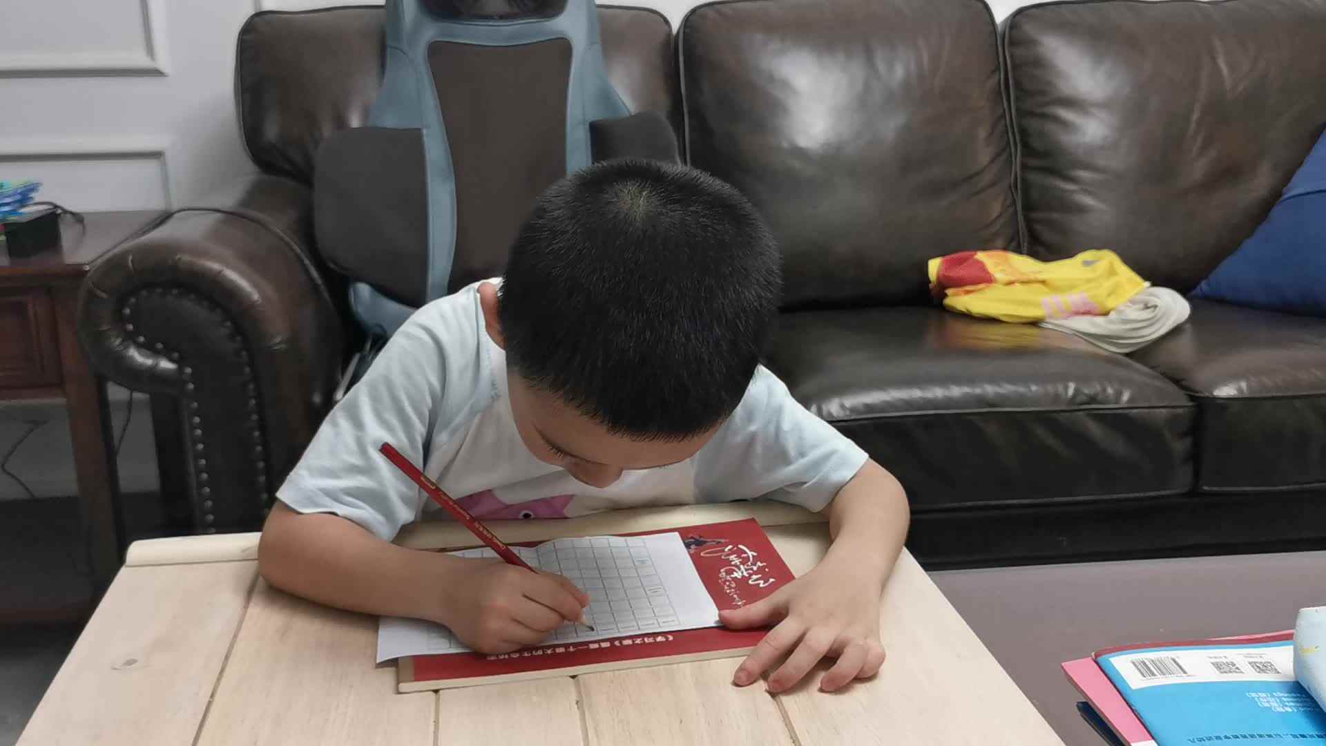 2021.9.14学A班黄彦翕书写《一二三》.mp4