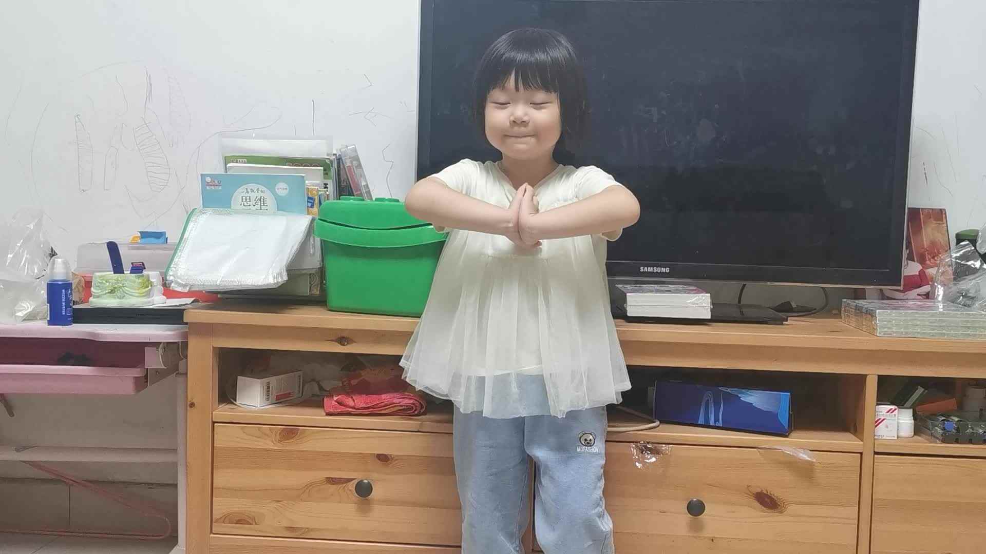 中B班蒋蕙文韵律操《中秋》20210917_202921.mp4
