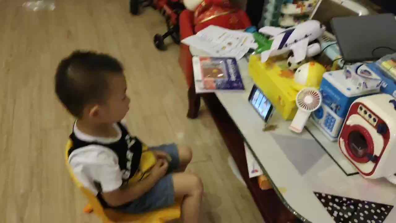 ⁣2021.9.20 陈子墨 观看英文儿歌《supermarket 超市》