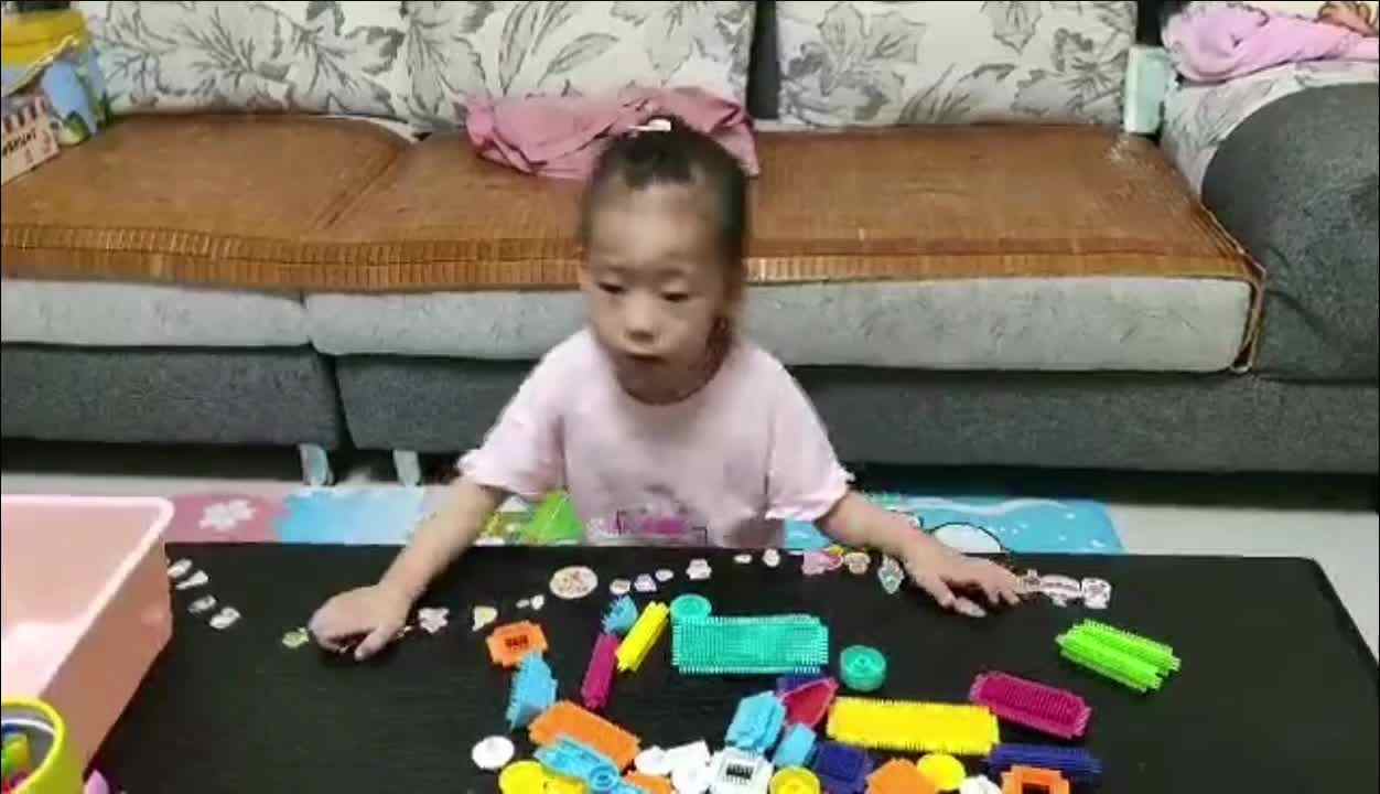 2023级b班20210914杜岳宁闯关练习-按颜色分类，收拾碗筷.mp4
