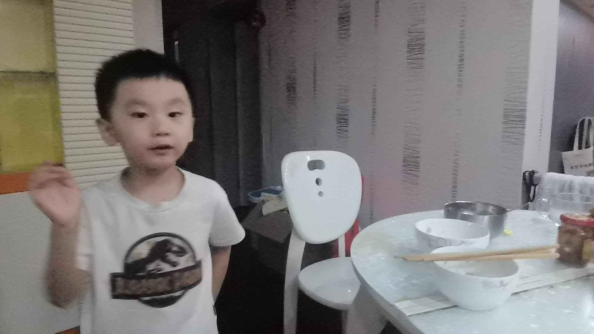 2023级B班刘梓浩闯关练习收拾碗筷.mp4