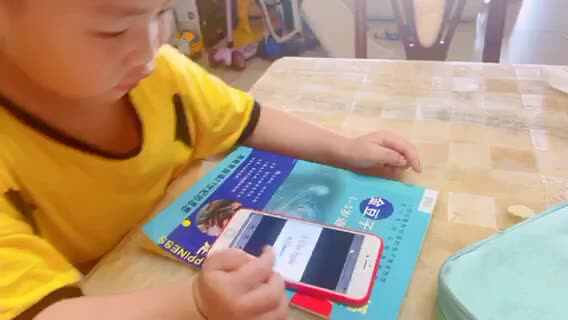 儿歌《A is for  apple》