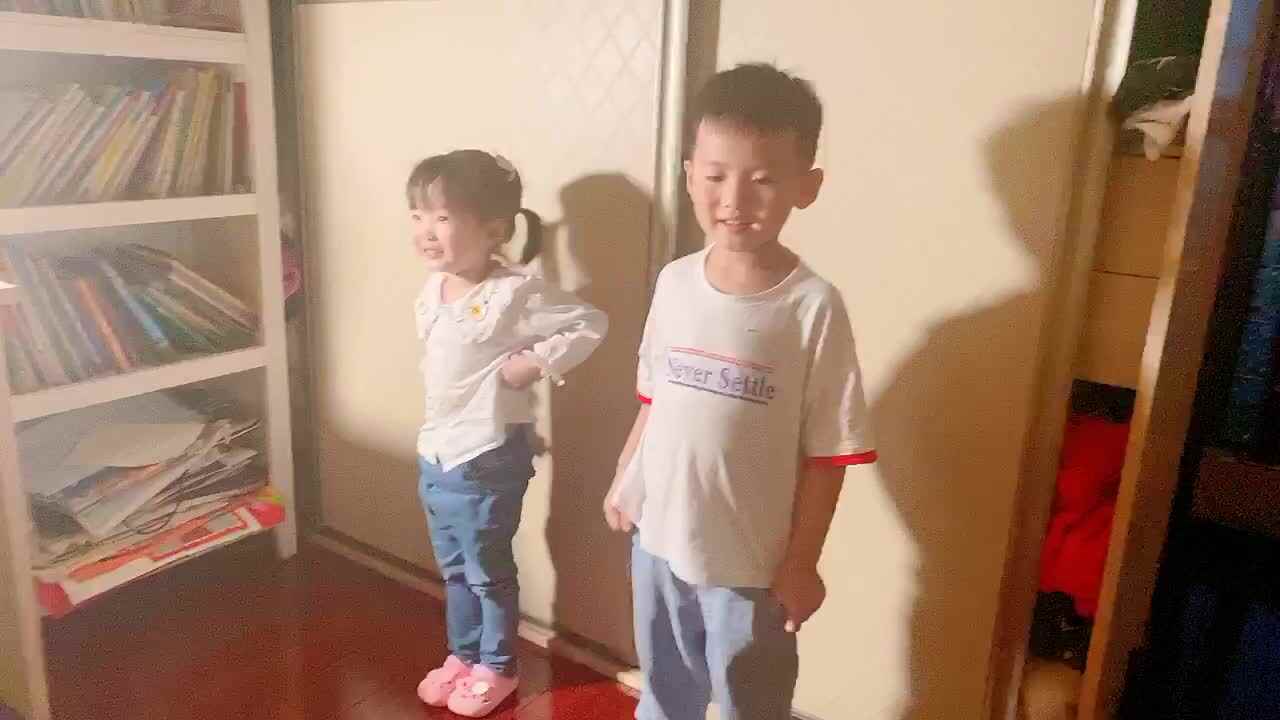 《原地踏步走》