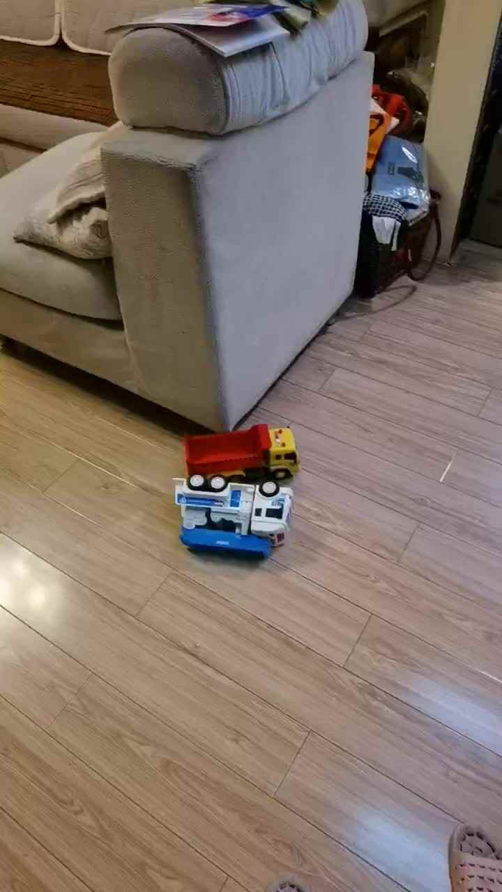 拿拖鞋