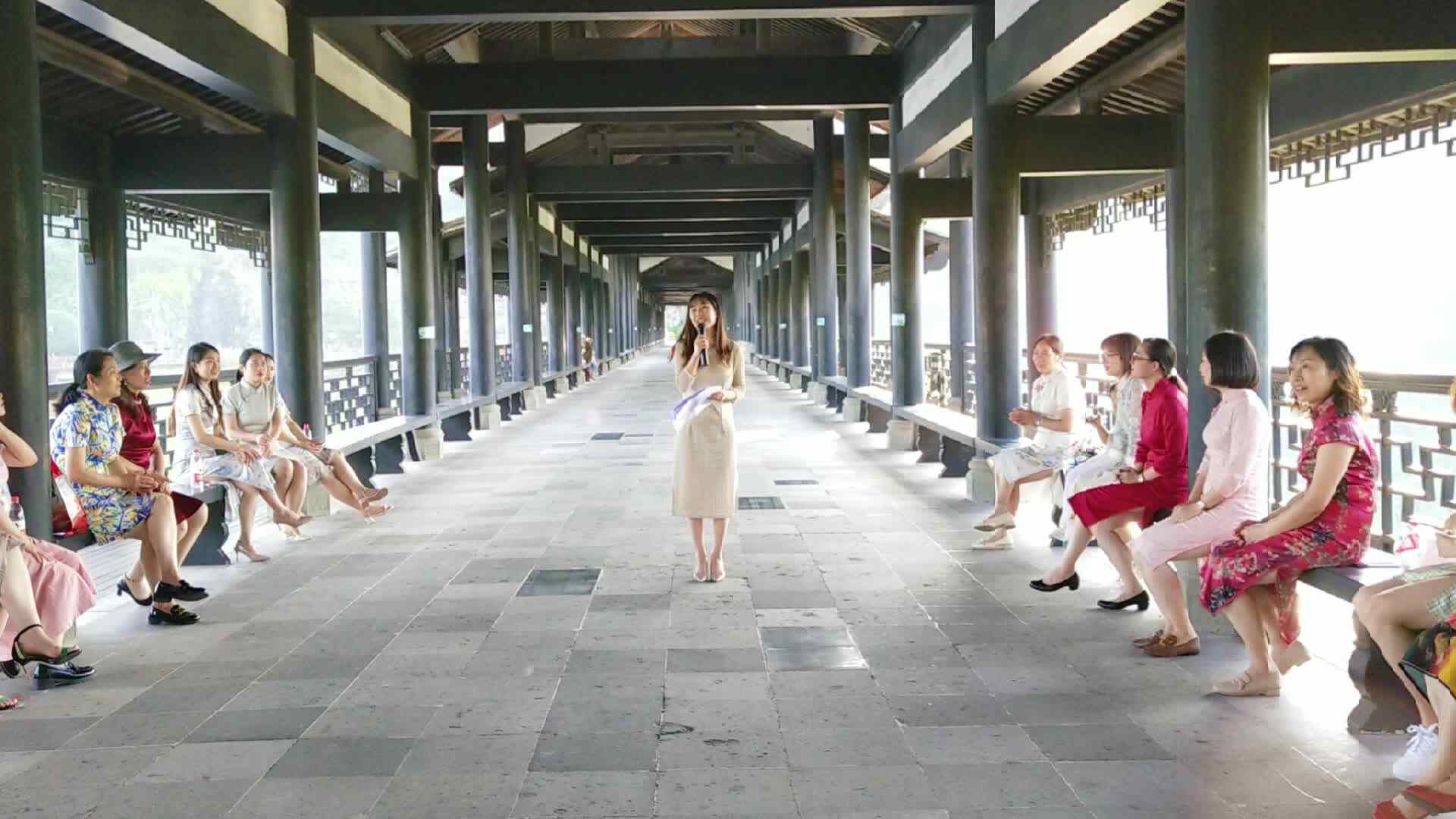 相亲相爱的金豆子大家庭.mp4