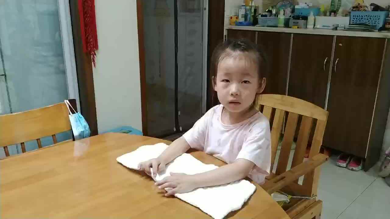 2023级B班20210922杜岳宁闯关练习-擦桌子.mp4