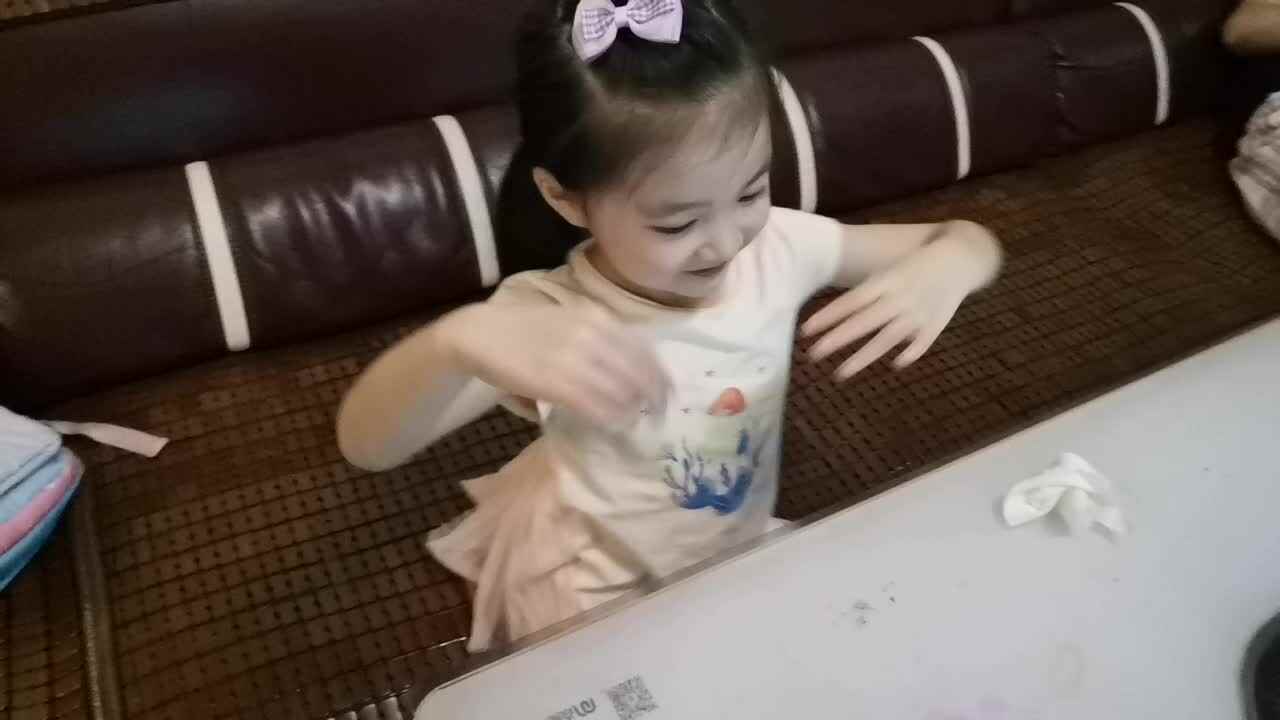 观看《公车的轮子》