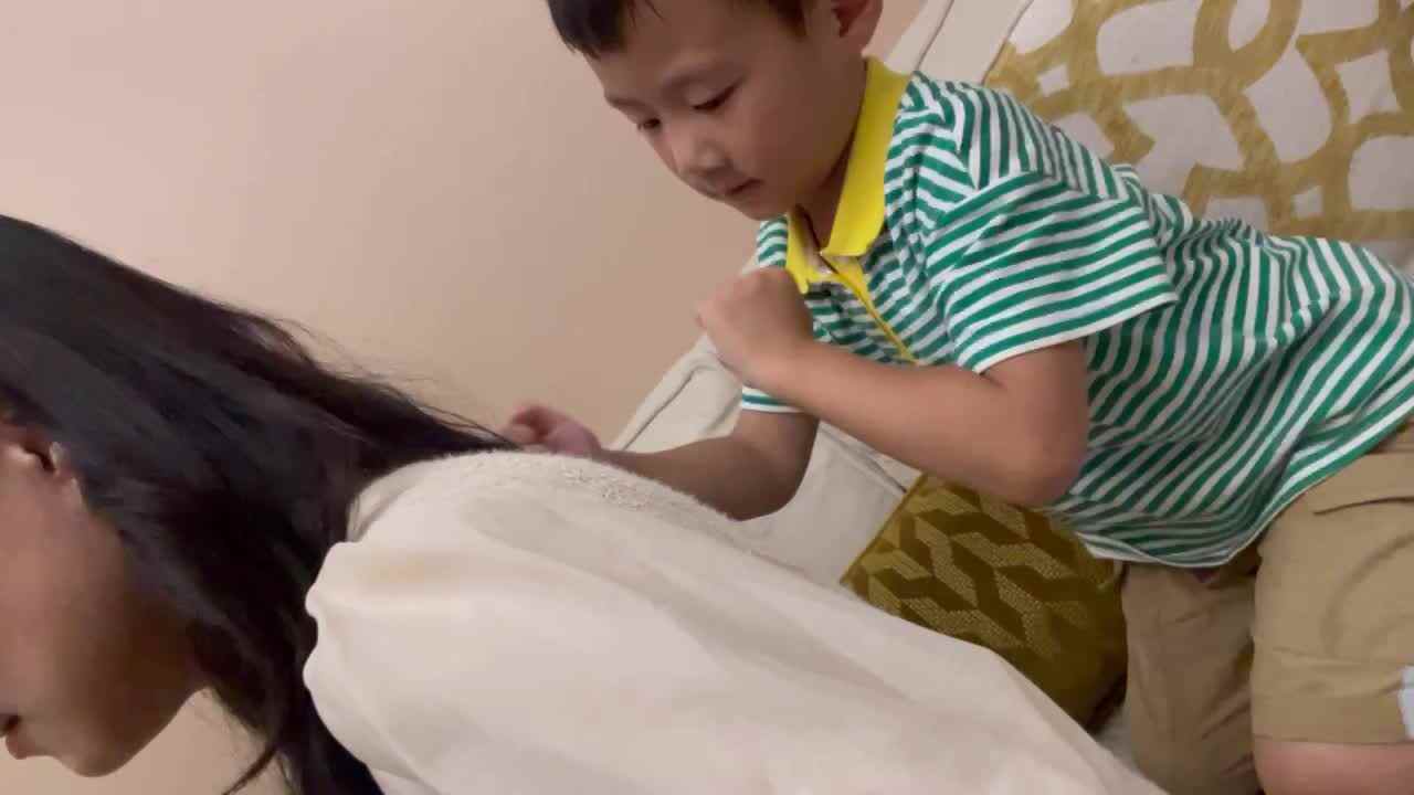 2021年9月29日 家务劳动 给妈妈捶背