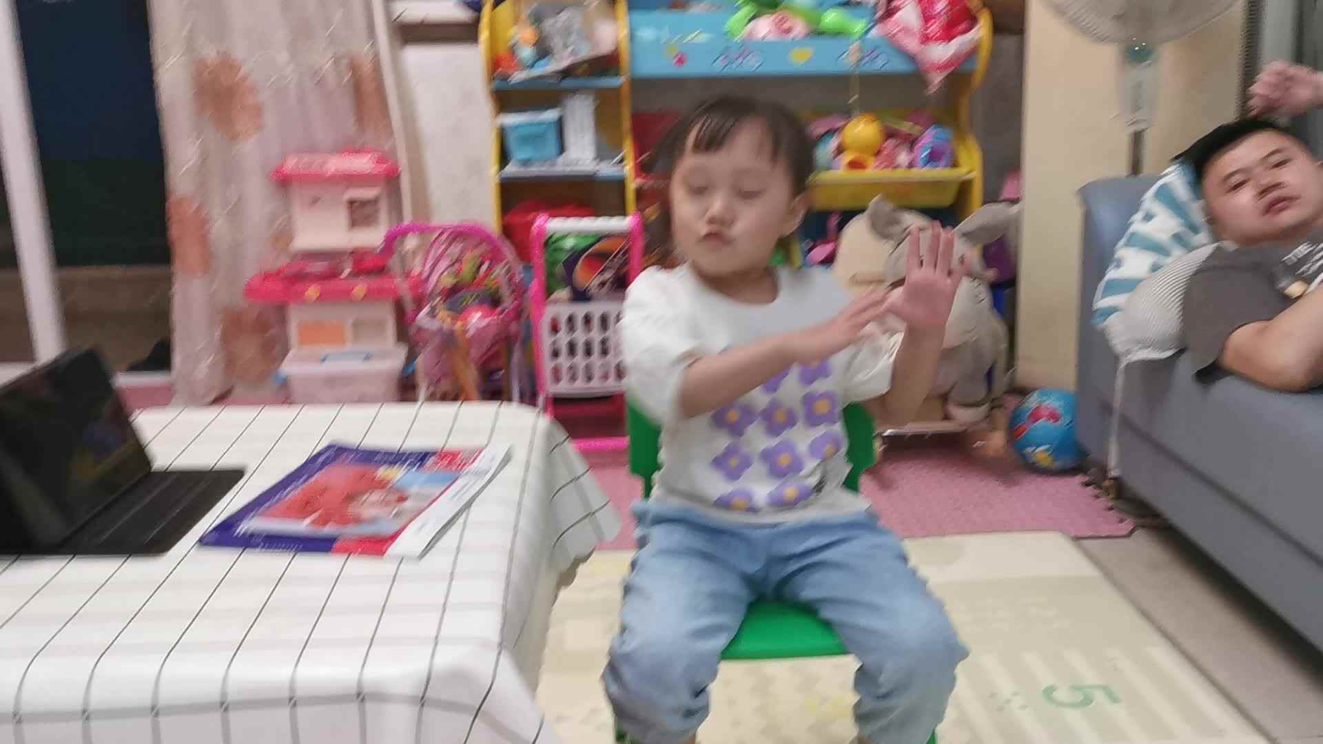 VID_20210918_195630.mp49月15日儿歌<中秋>