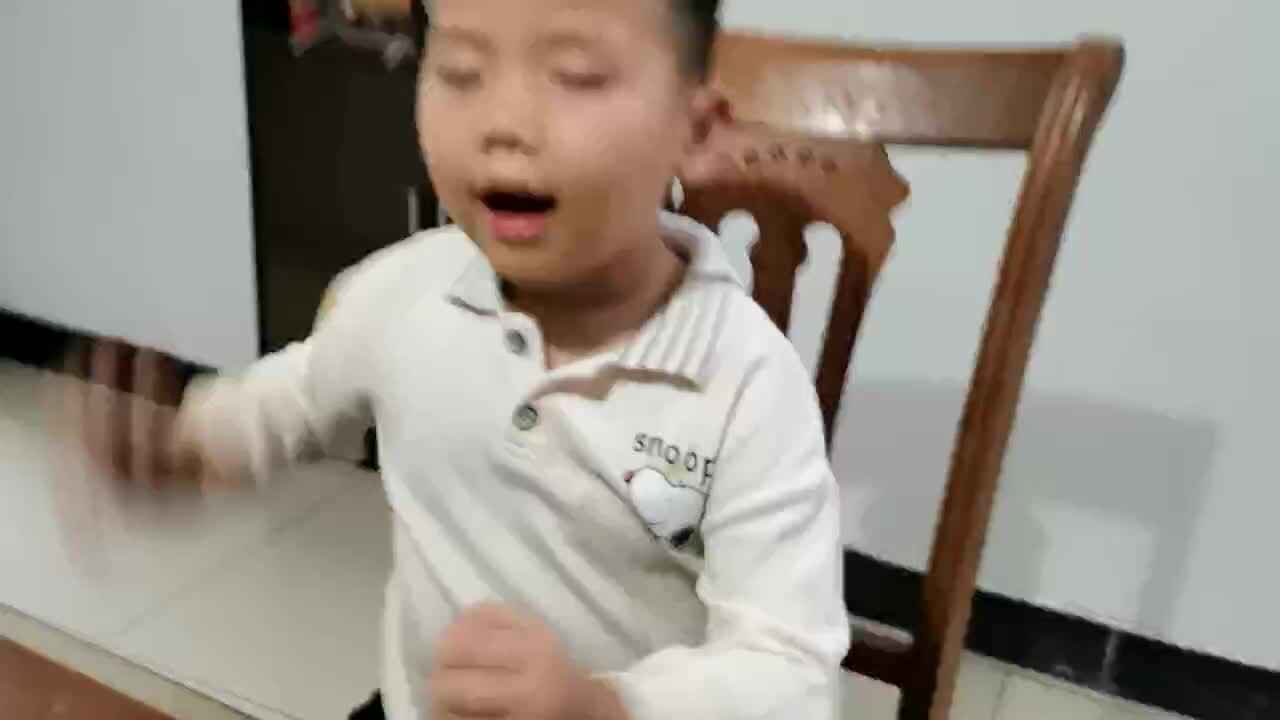 2023级B班宋伊泽20211012闯关练习重阳打卡，给长辈倒水