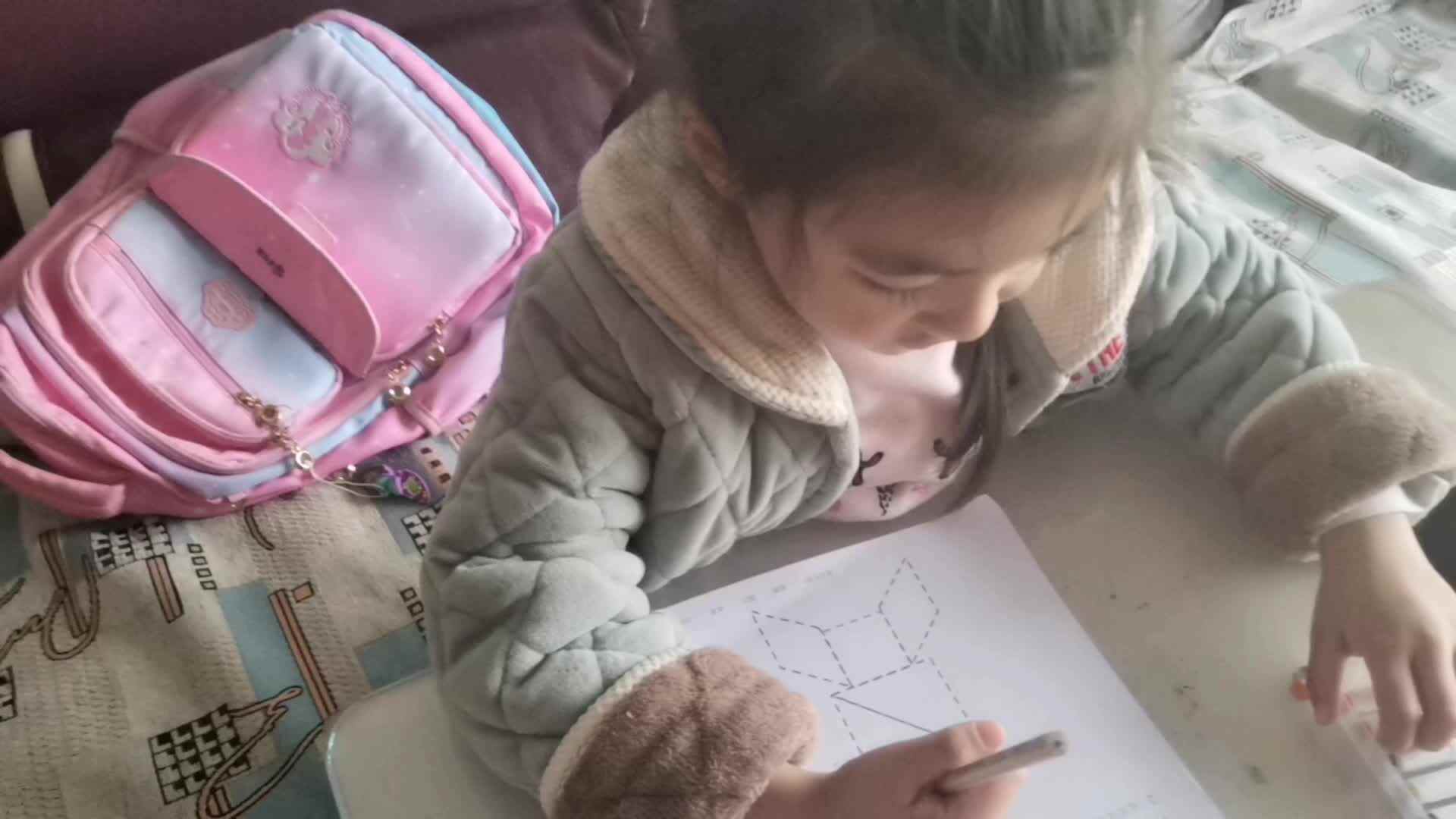 给图形宝宝涂色