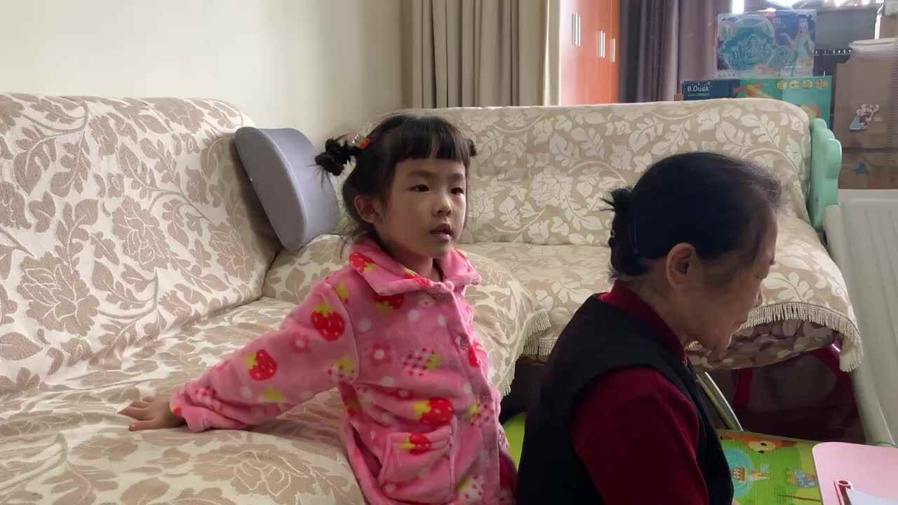 重阳节打卡第五天《给奶奶捶捶背》