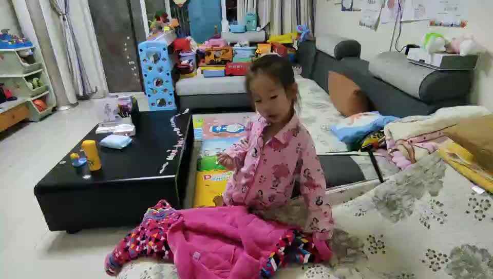 2023级B班20211020杜岳宁闯关练习-自己叠衣服.mp4