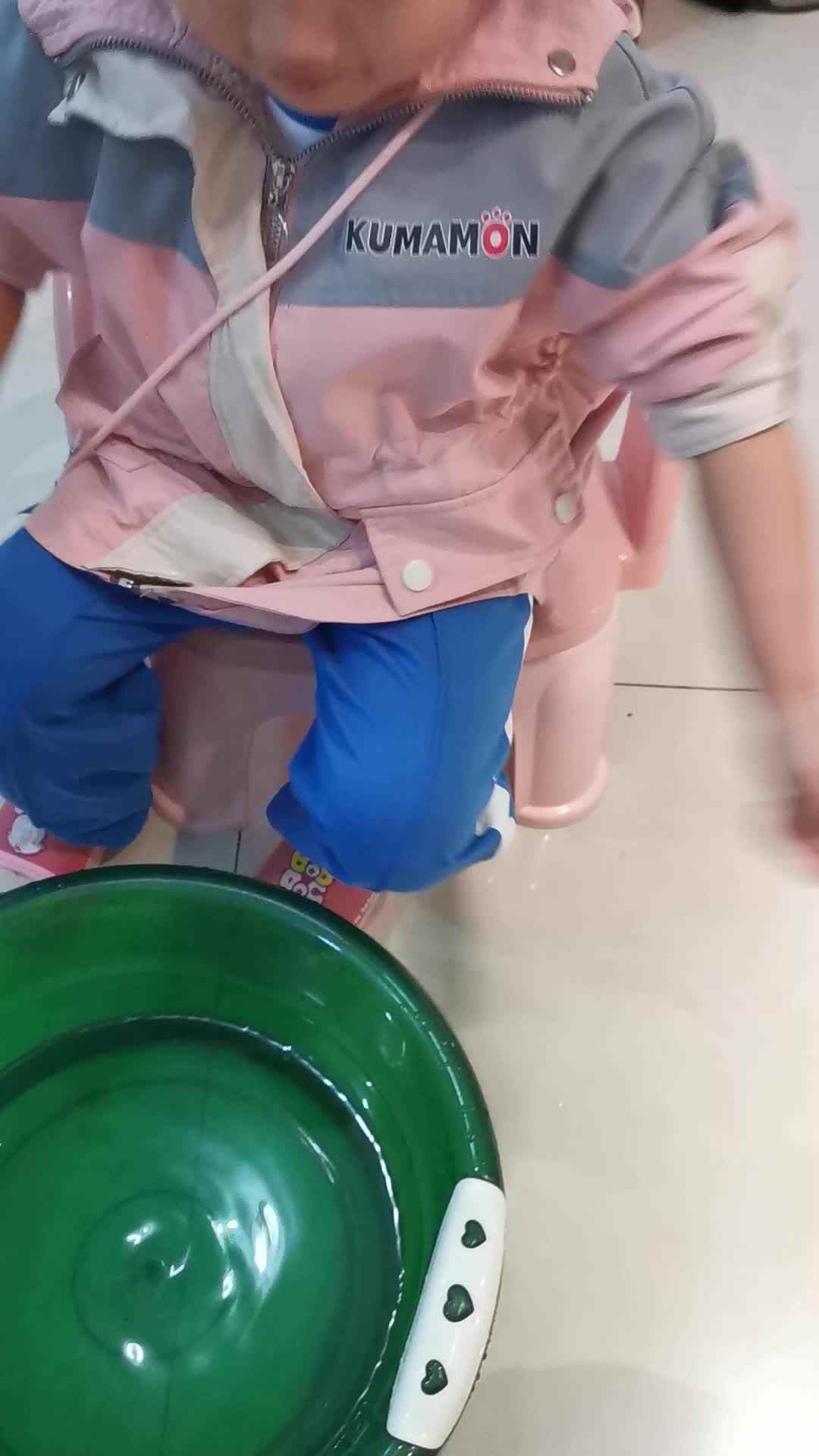 VID_20211012_194013.mp4给妈妈洗脚10月12日
