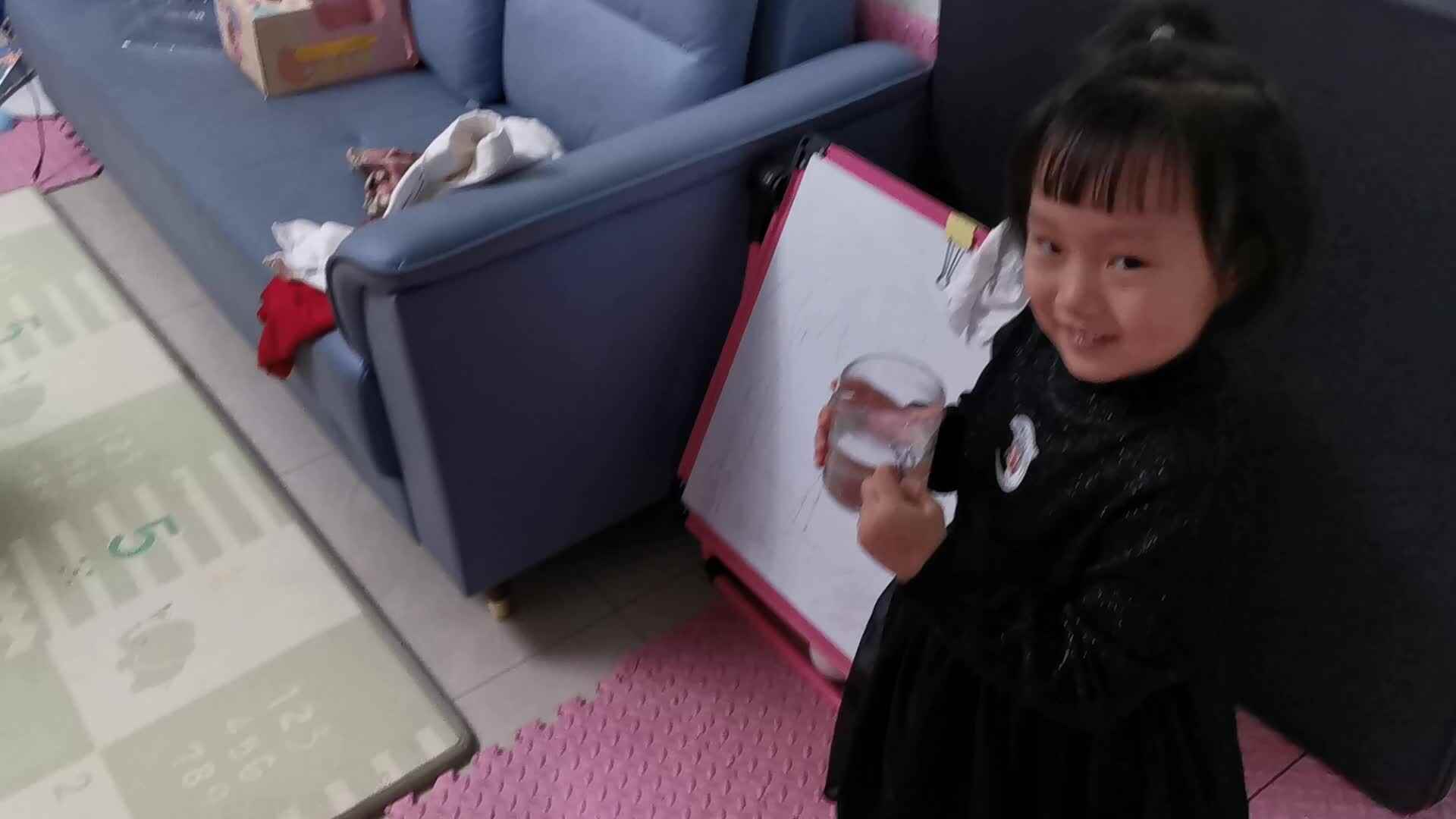 VID_20211017_205902.mp4   重阳节给奶奶倒水
