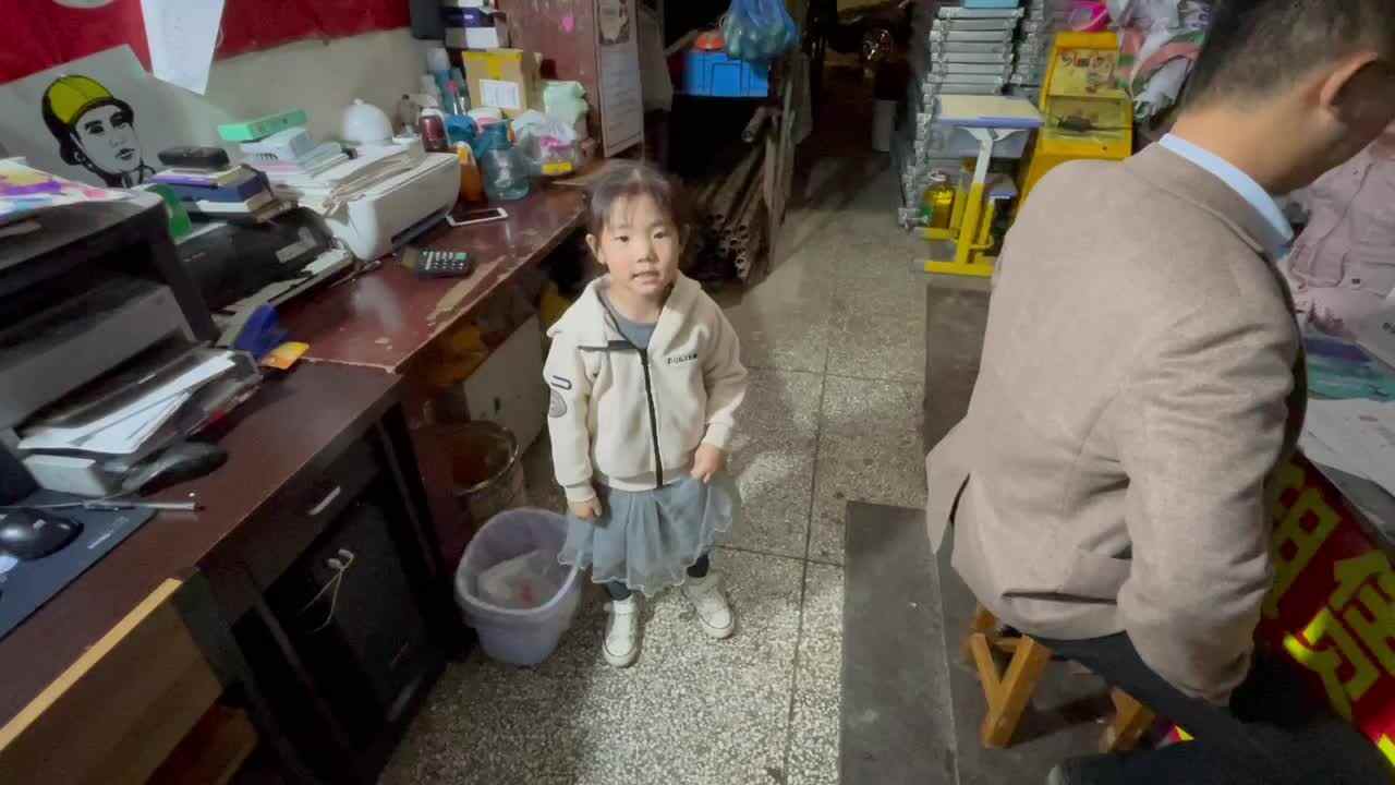 给爸爸捶捶背
