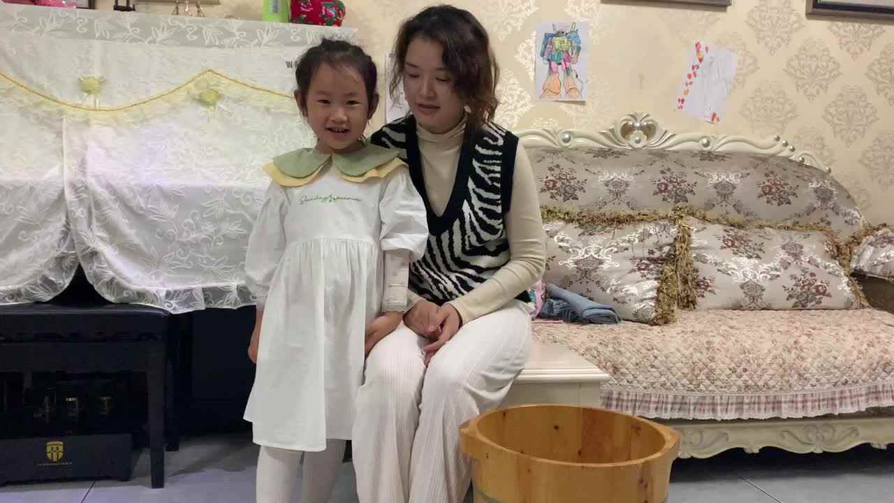 20211013学期Ａ班张睿瑾《重阳-给妈妈洗脚》