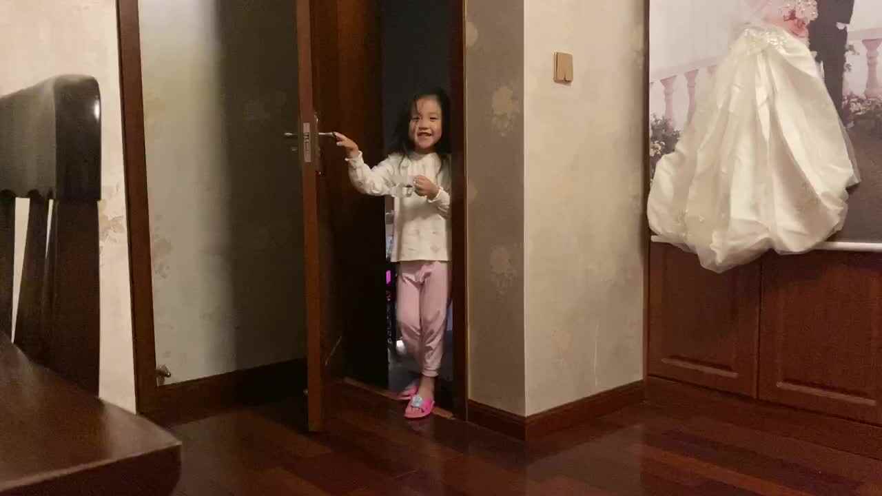 20211012学前A班王语熙～给妈妈倒开水