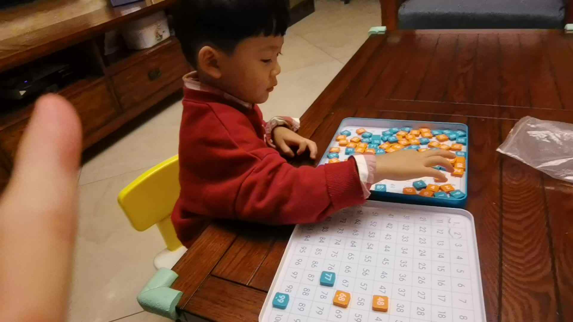 中B班朱训楠数数1～10.mp4