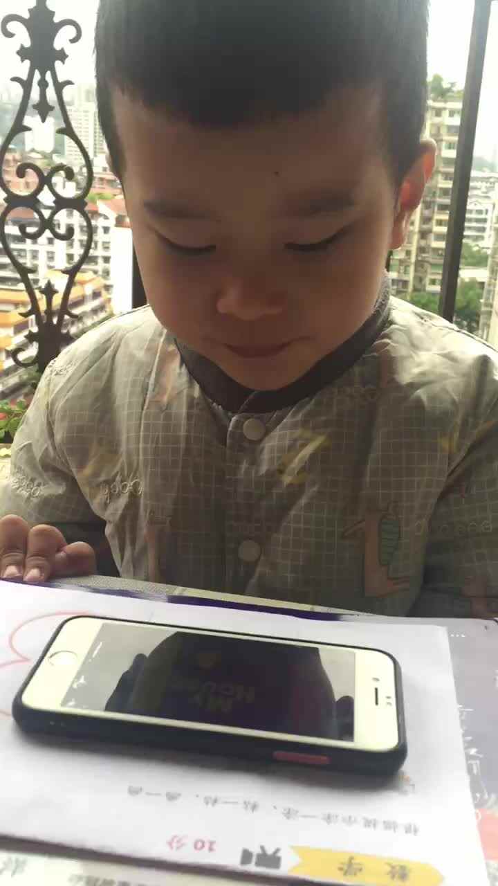 学B班丶李北辰观看英语视频
