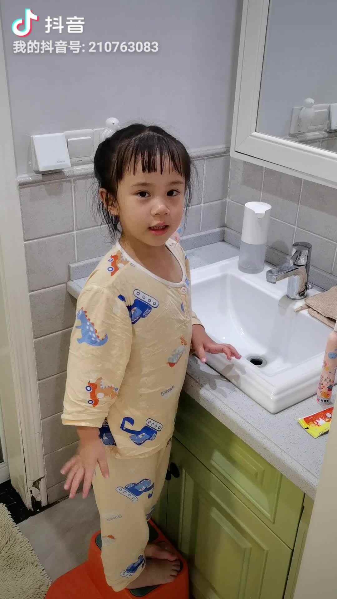自己刷牙