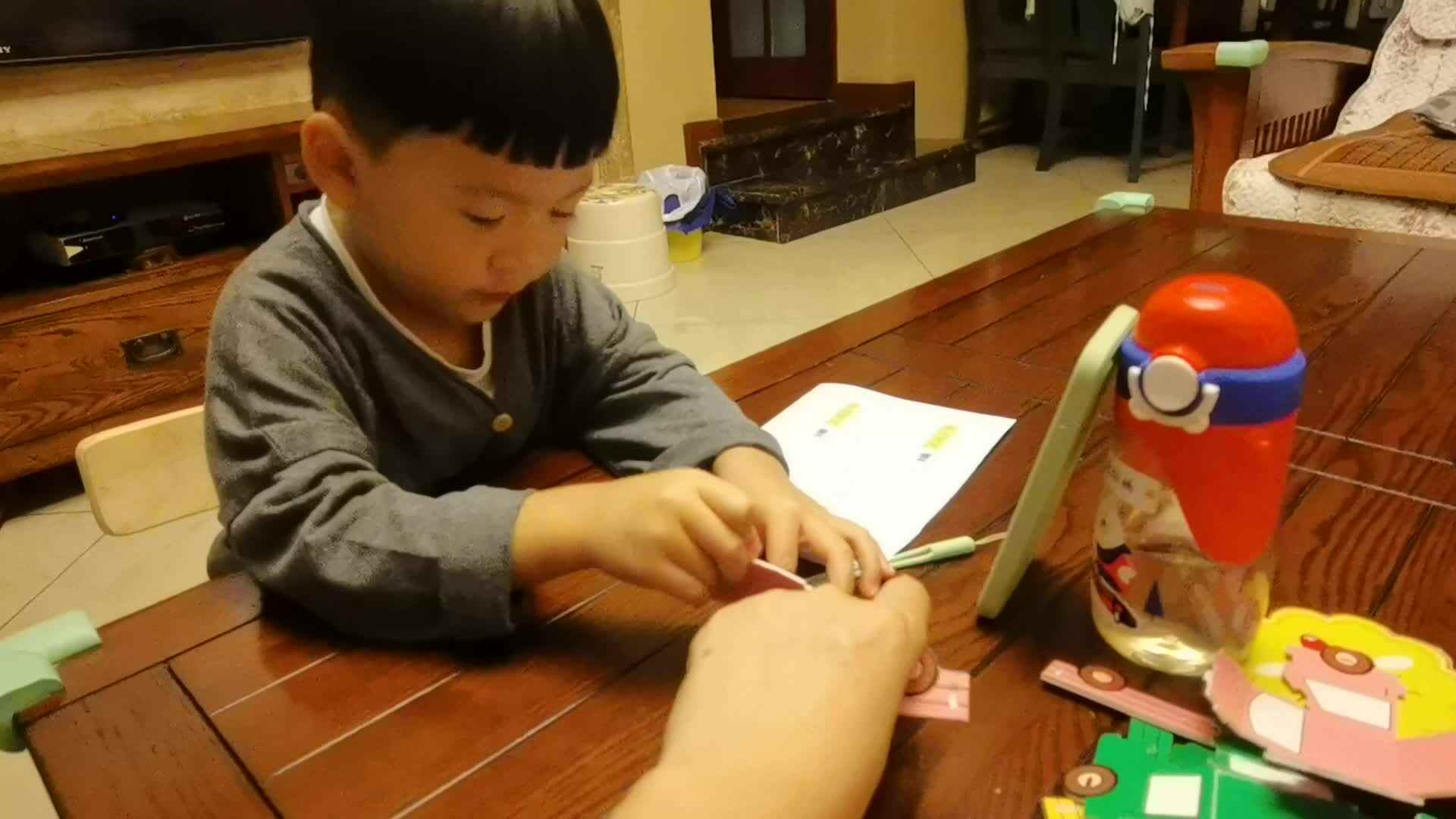 中班朱训楠观看《西安博物馆》介绍视频.mp4