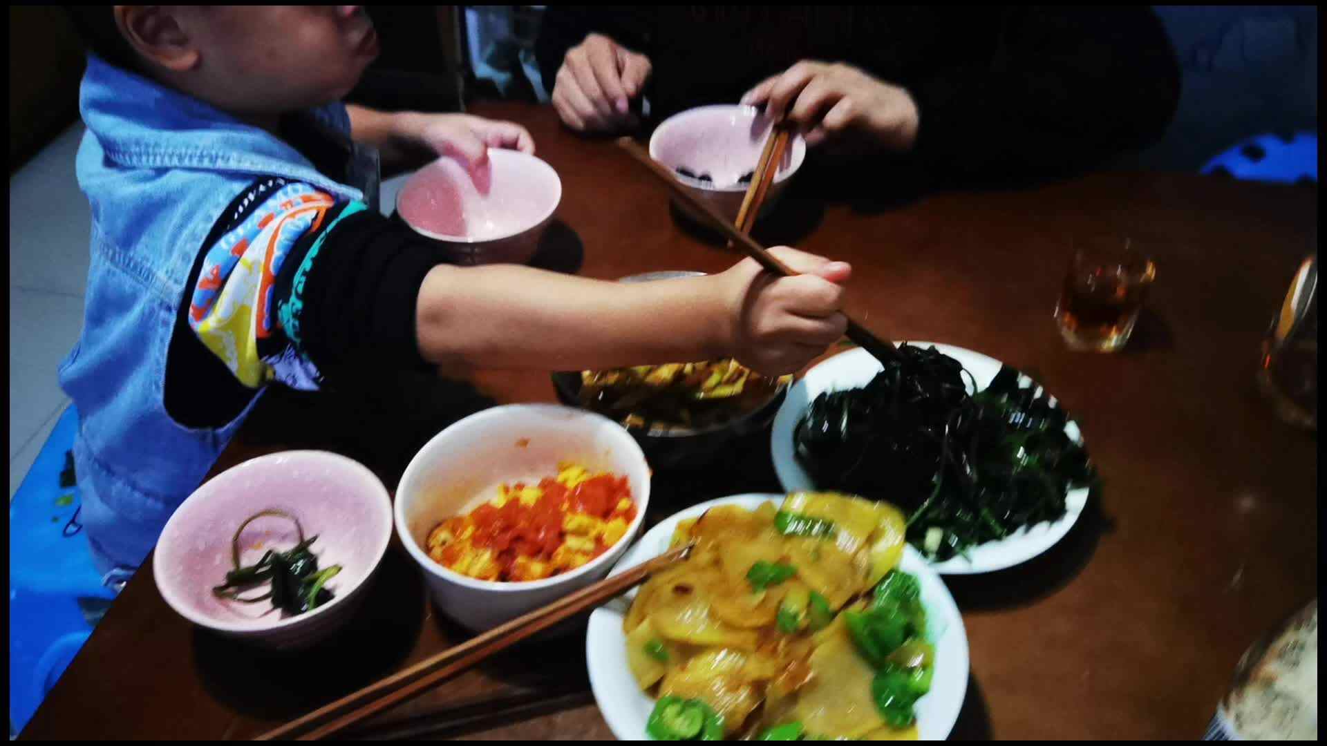 2021.10.14  我为爸爸妈妈《添饭夹菜》