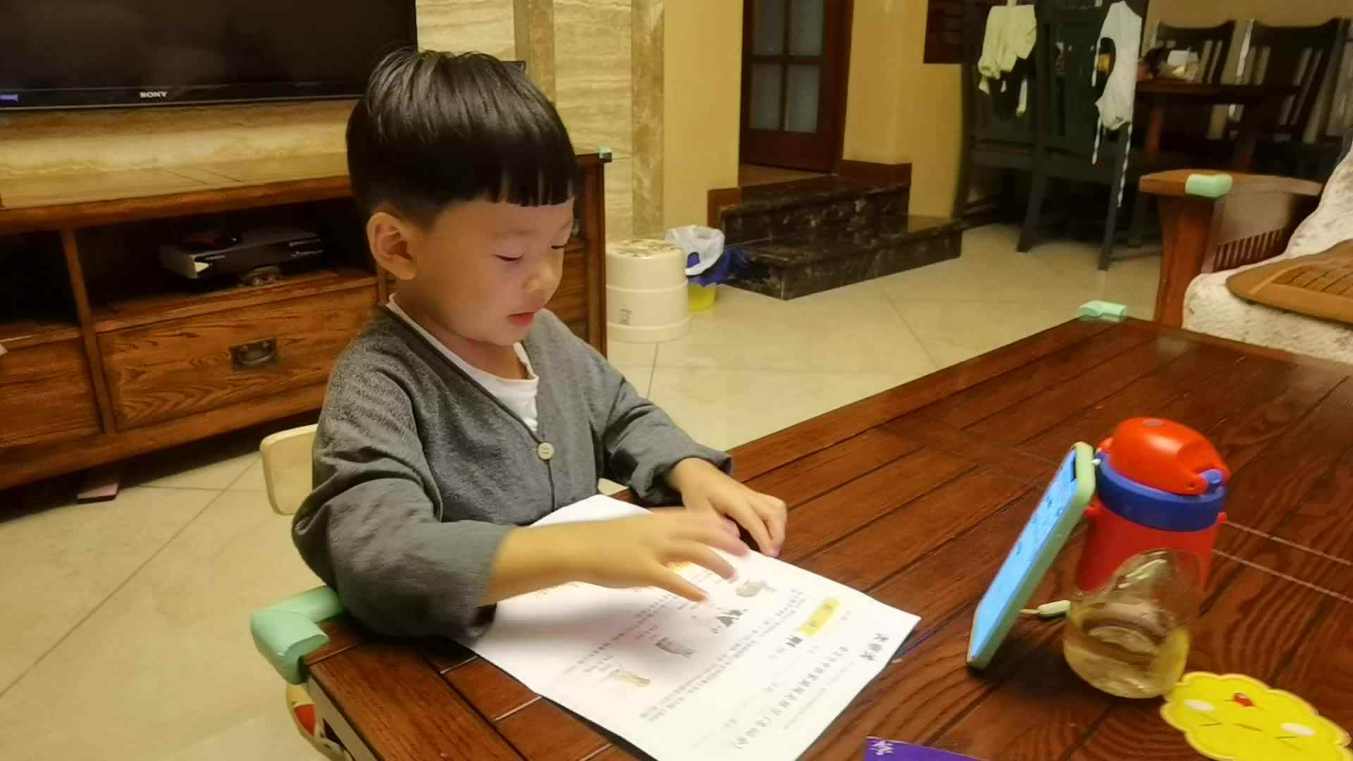 中B班朱训楠朗读英语单词和句子.mp4