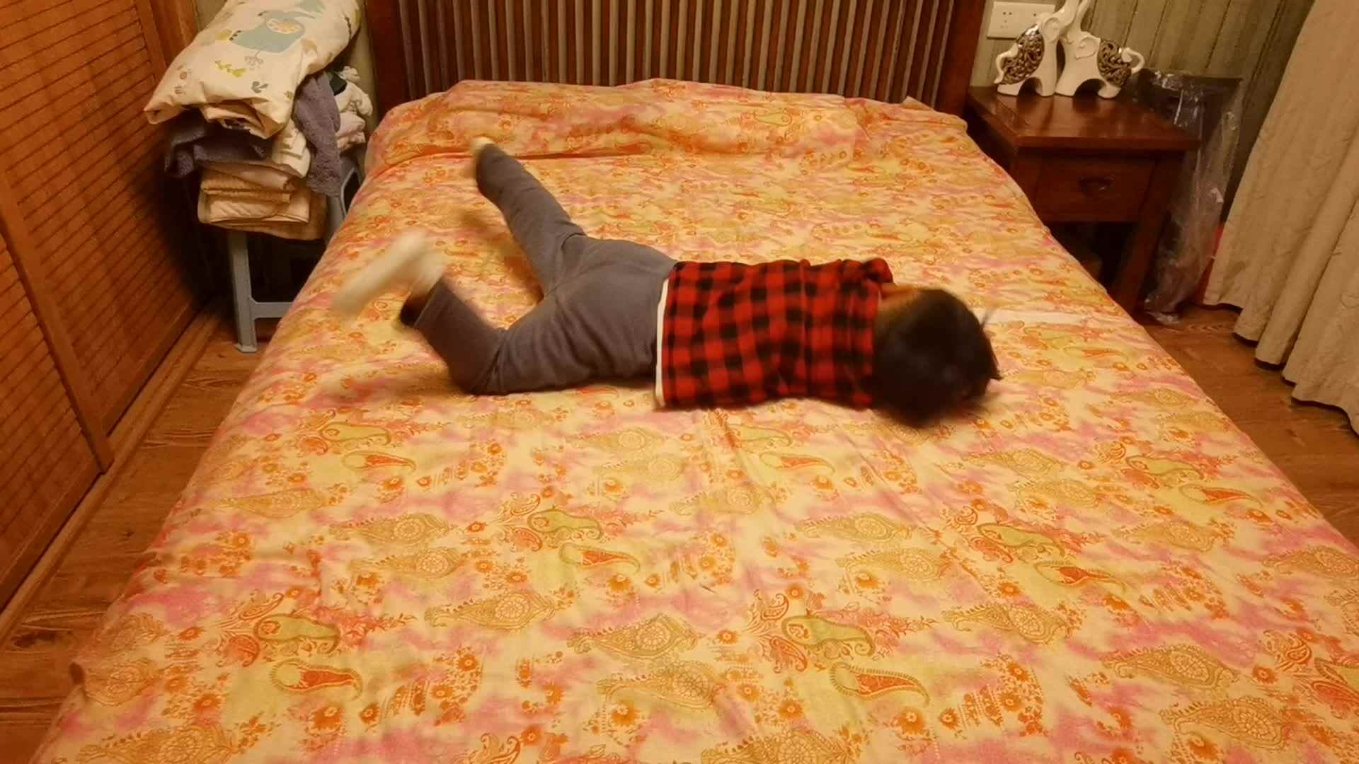 中B班朱训楠《侧身翻》.mp4