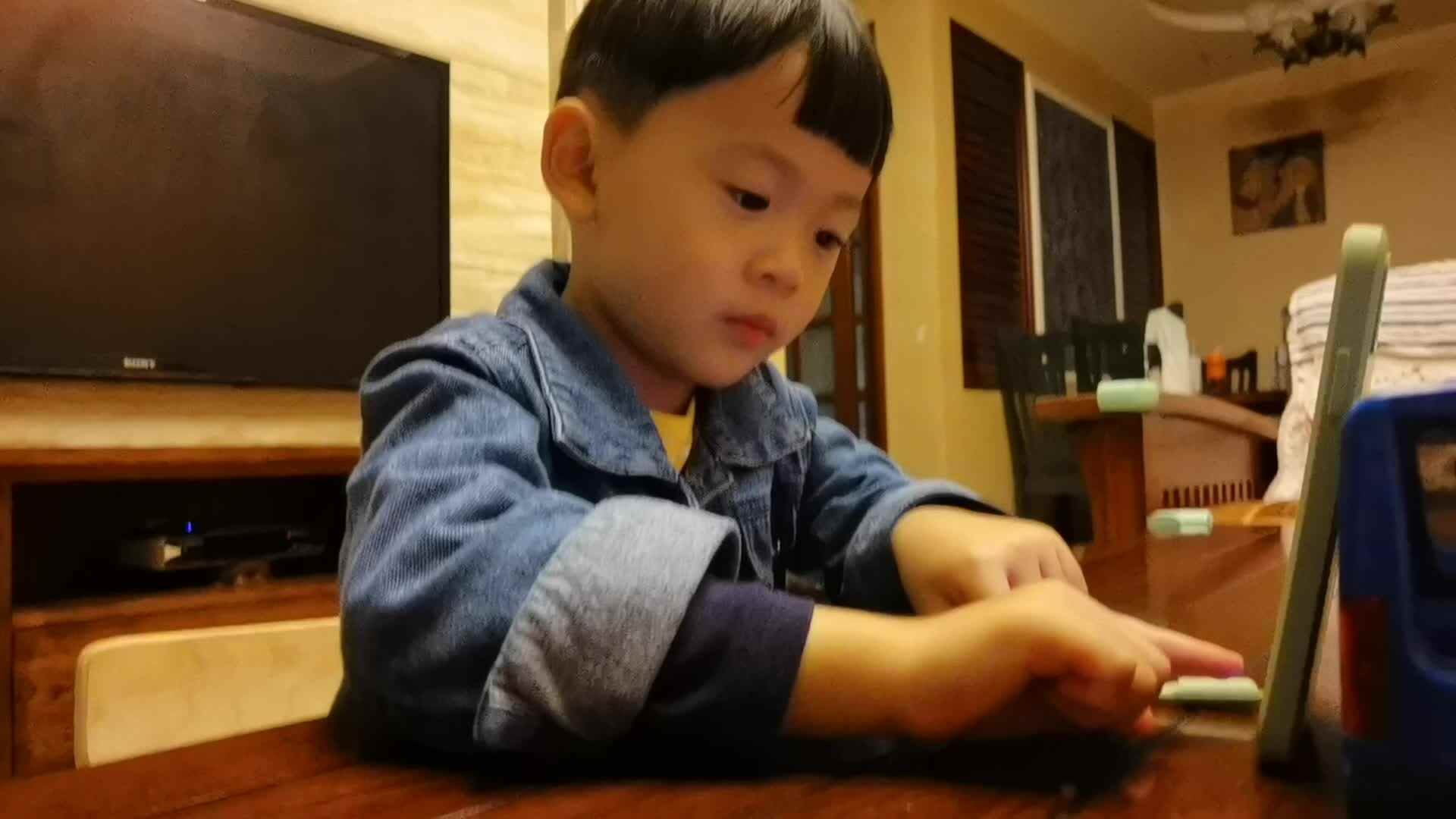 中B班朱训楠手势舞重阳到.mp4