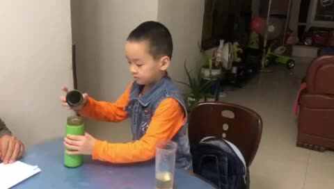 学A班袁承泽泰《给爷爷倒杯水》