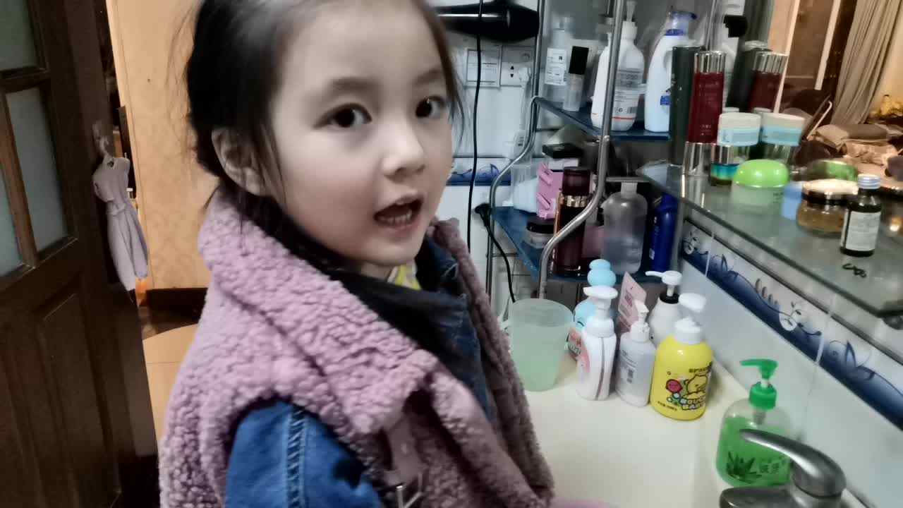 自己洗袜子