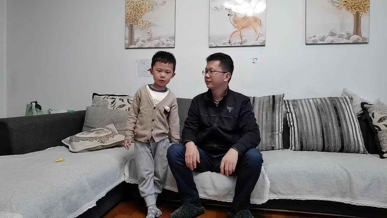 重阳节打卡—给爸爸捶捶背.mp4