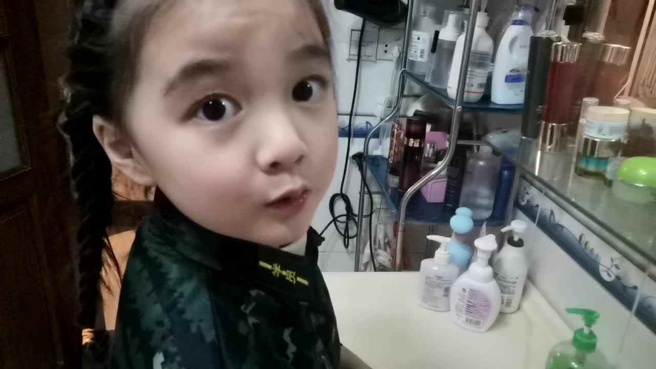 自己洗袜子
