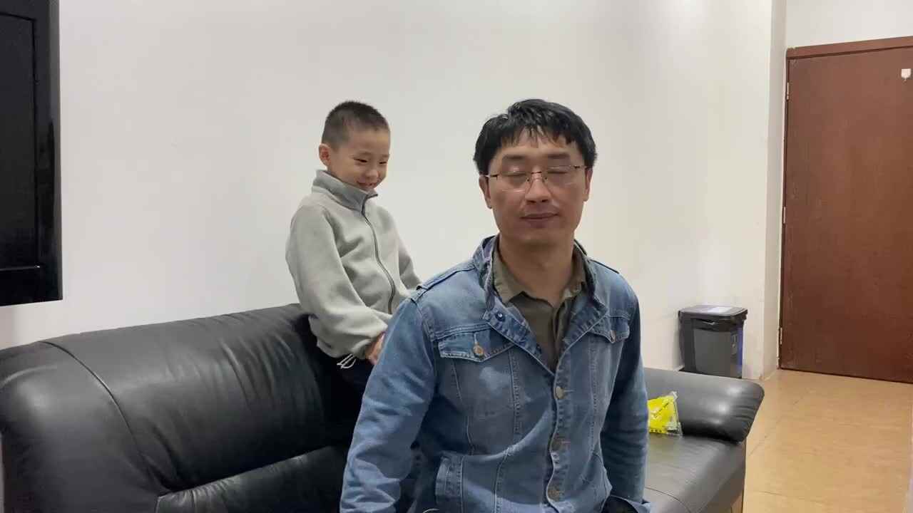 重阳节打卡第五天——给爸爸捶背