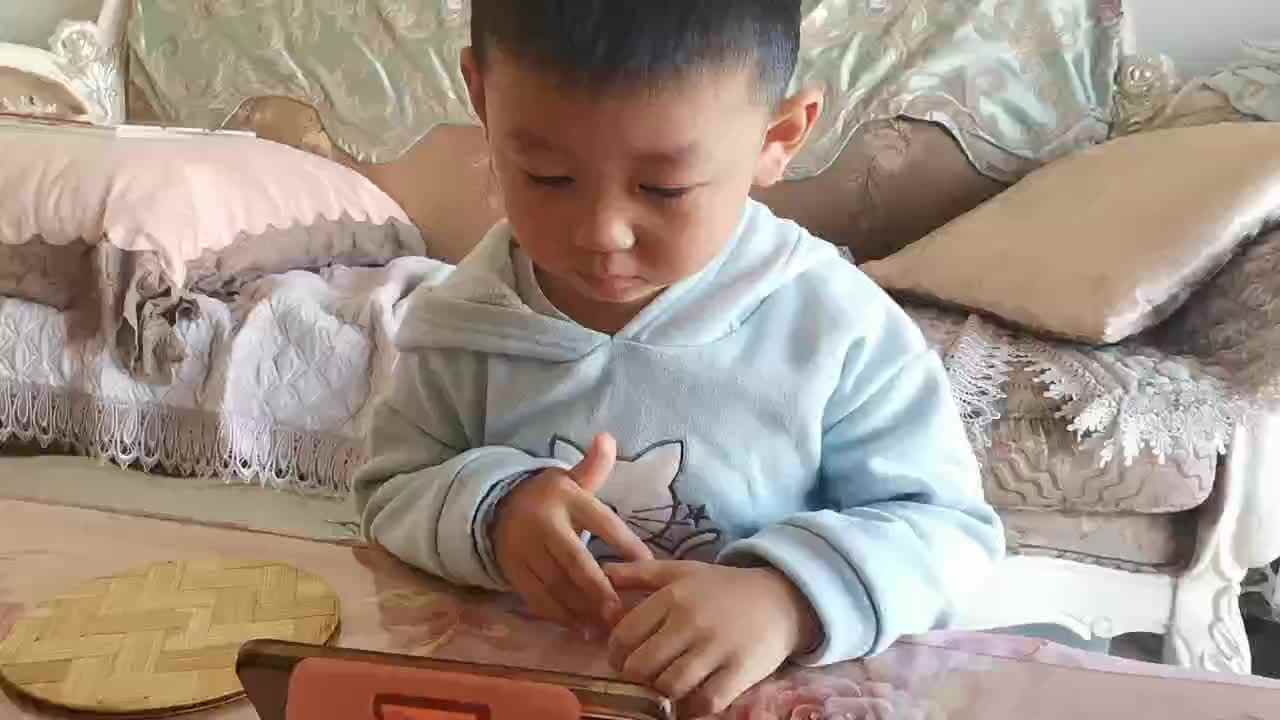 看英文儿歌 谁拿了饼干7.mp4