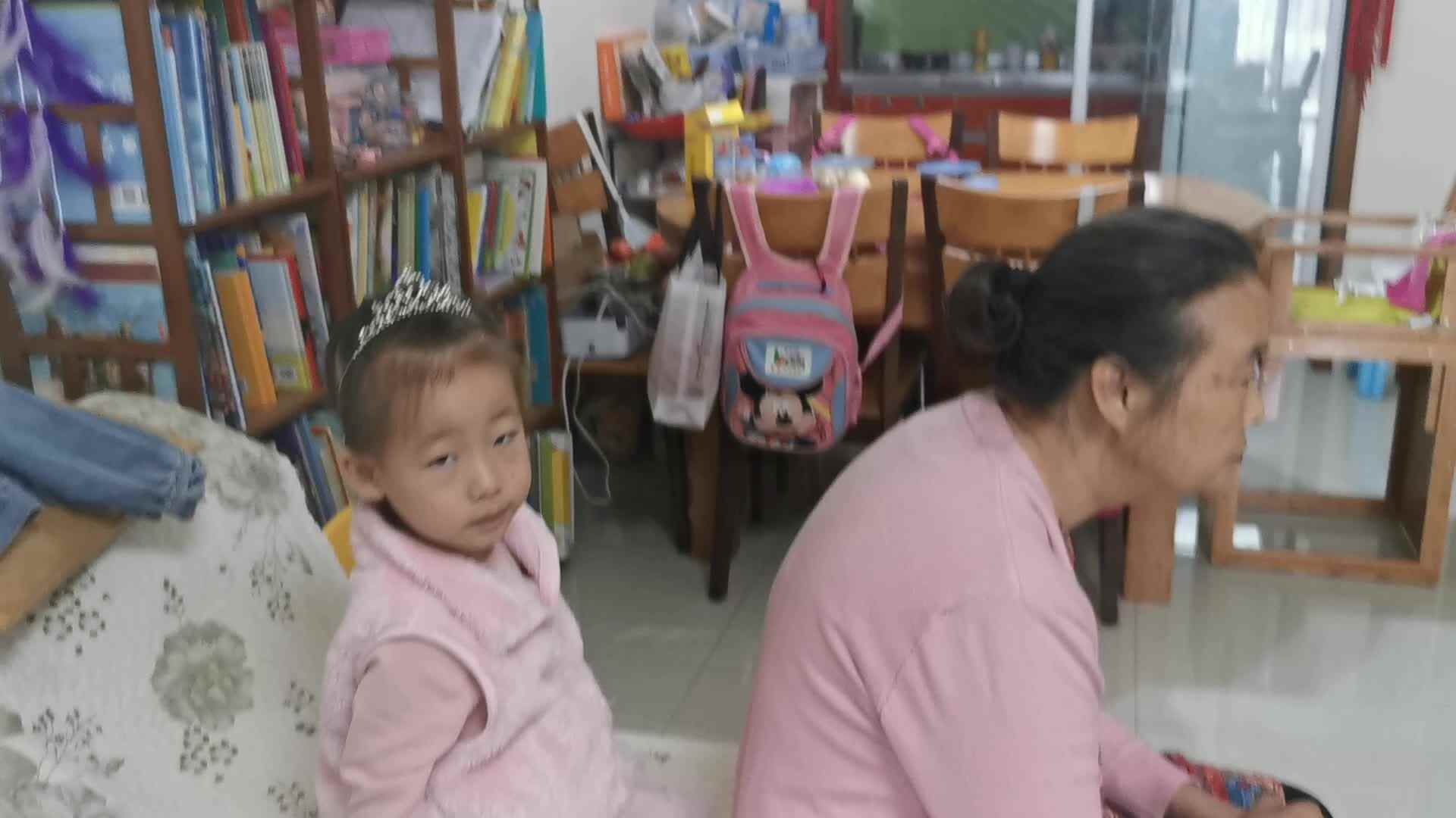 2023级B班20211015杜岳宁闯关练习-给长辈捶背.mp4