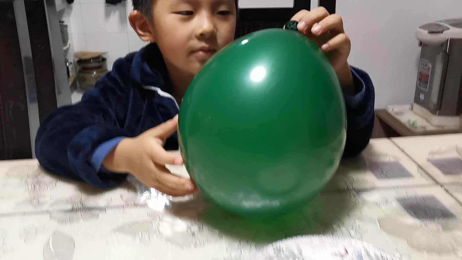 一秒吸纸屑.mp4