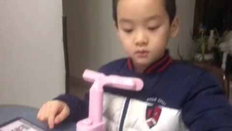 学A班袁承泽泰《brush teeth》
