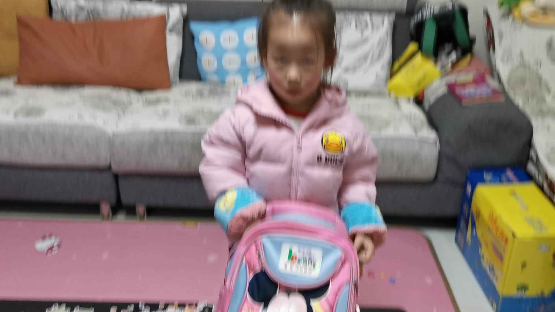 2023级B班20211118杜岳宁闯关练习-自己整理书包.mp4